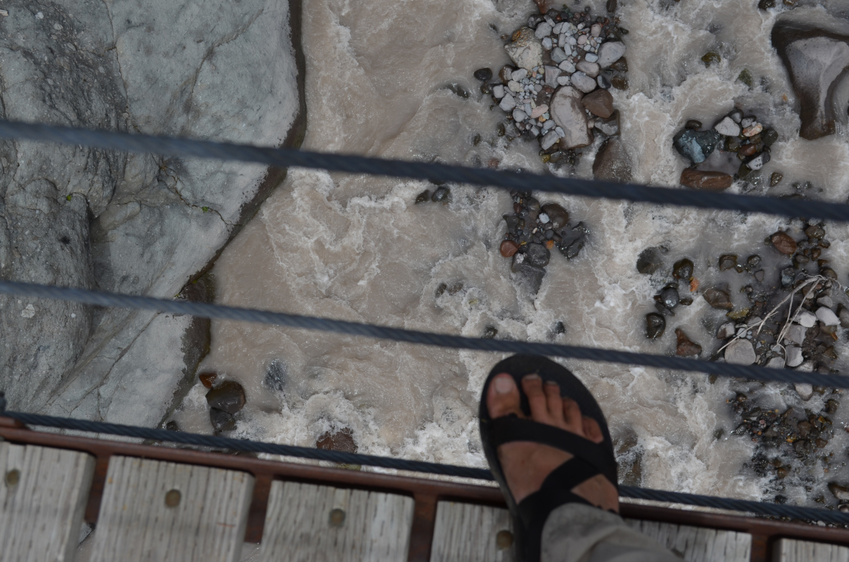 Looking into Tahoma Creek from on the bridge.