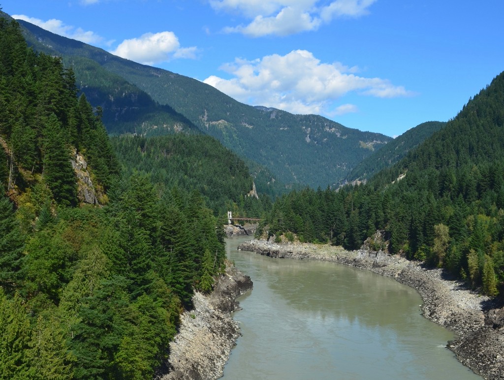 Upstream view from Alexander bridge, showing old suspension bridge.