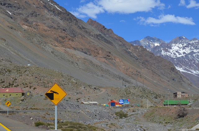 Photo of warning sign not to drive into the river